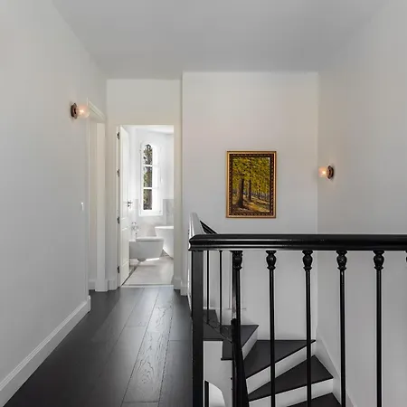 Luxury House With Private Pool And Stunning Interiors