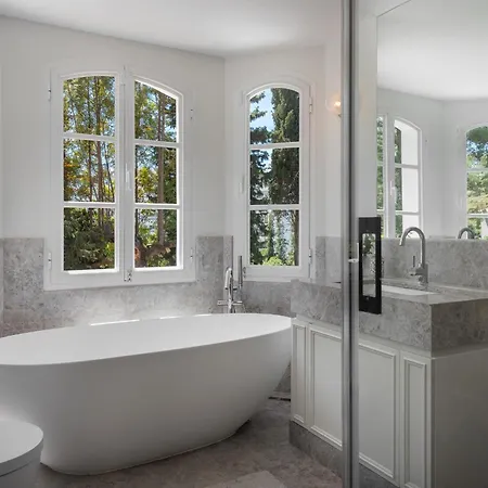 Luxury House With Private Pool And Stunning Interiors *