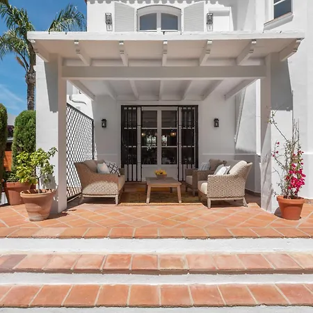 Luxury House With Private Pool And Stunning Interiors