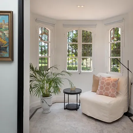 Luxury House With Private Pool And Stunning Interiors