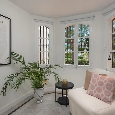 Luxury House With Private Pool And Stunning Interiors *