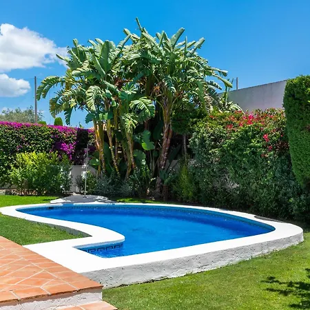 Luxury House With Private Pool And Stunning Interiors