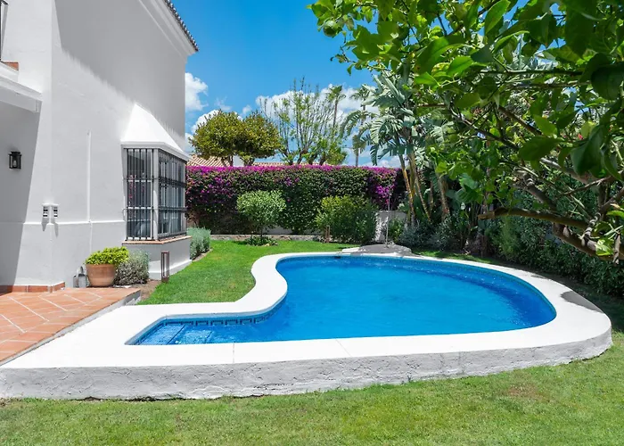 Luxury House With Private Pool And Stunning Interiors