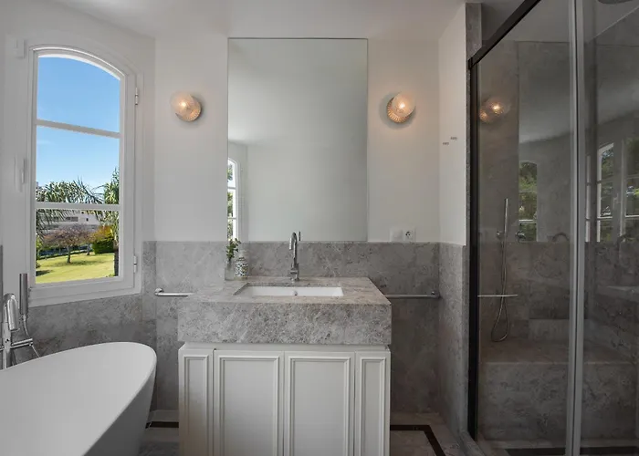Luxury House With Private Pool And Stunning Interiors *