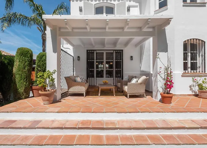 Luxury House With Private Pool And Stunning Interiors